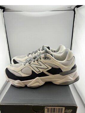 New Balance White and Black 9060 | sz 7 women